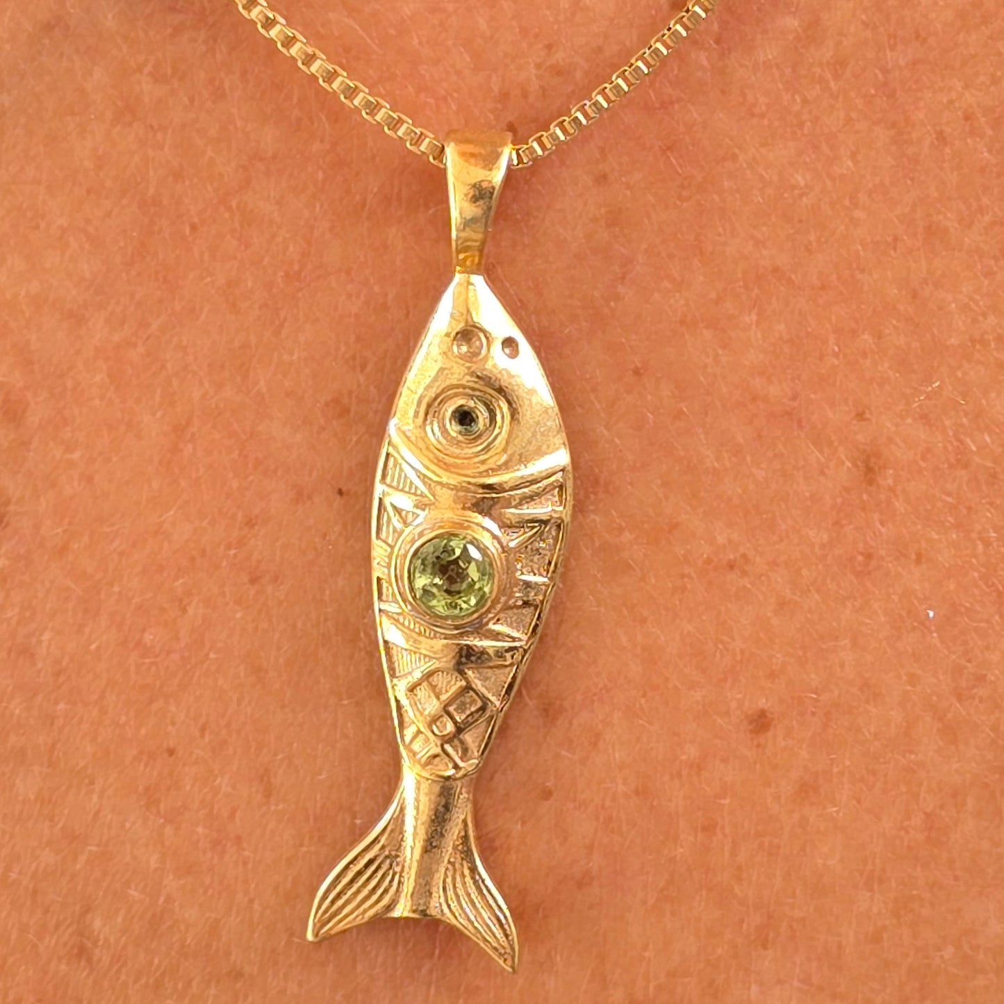 "שרשרת "דג של אור