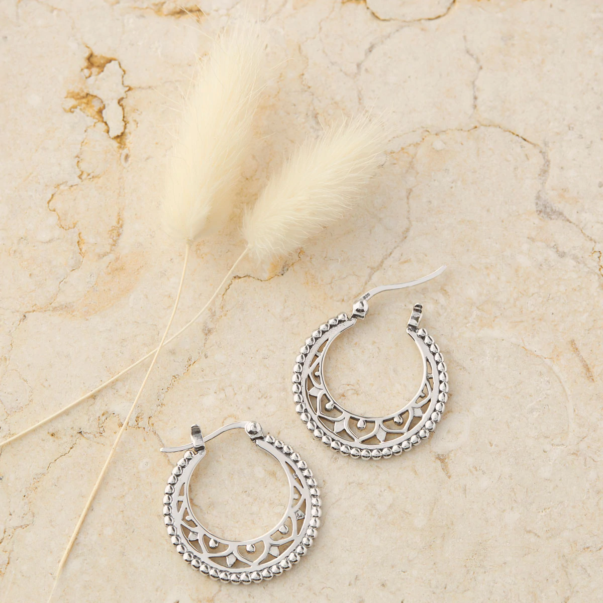 עגילי חישוק תחרה מנדלה כסופים