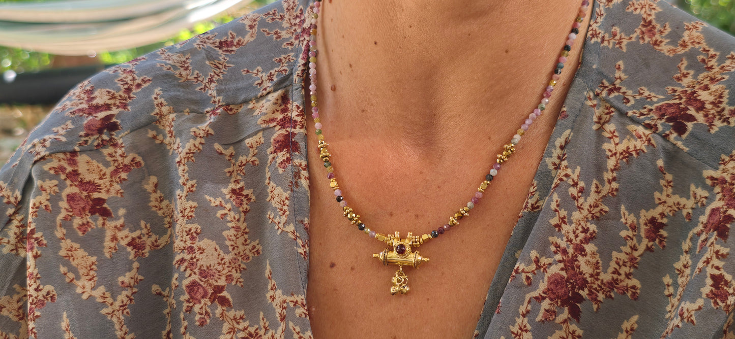 שרשרת מנטרה בוקס