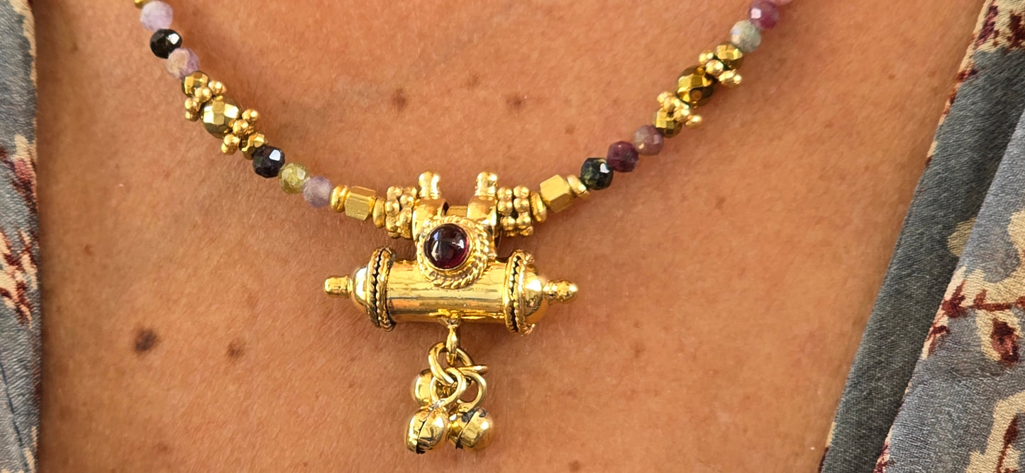 שרשרת מנטרה בוקס