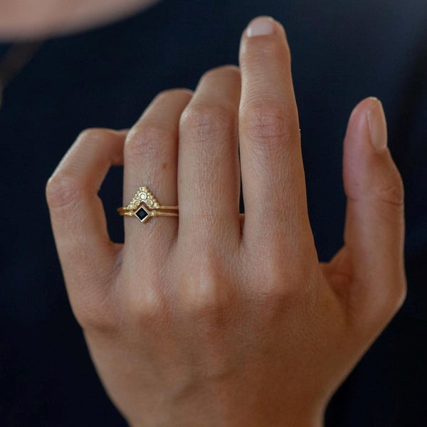 טבעת פרינסס יהלום שחור זהב 14 קראט