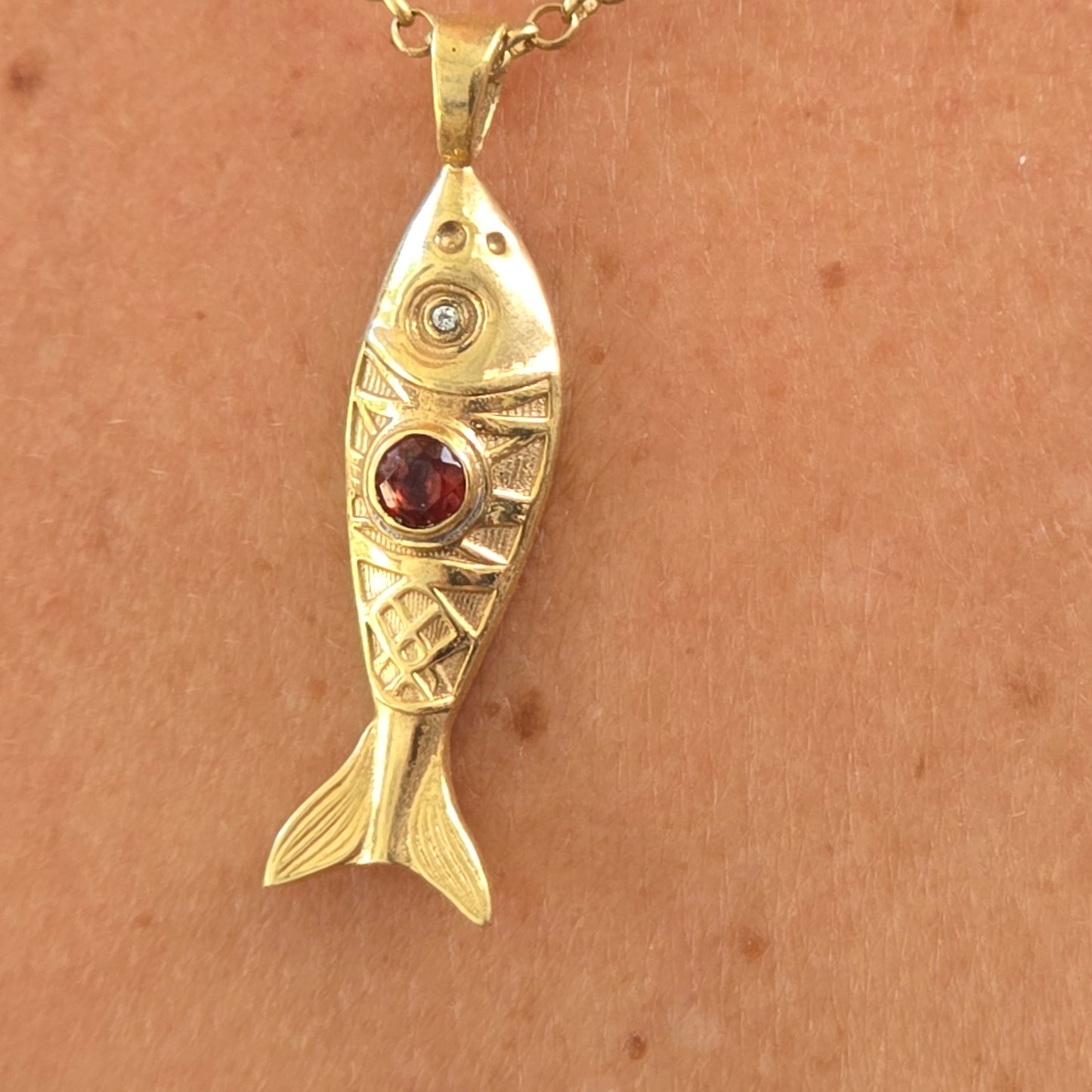 "שרשרת "דג של אור