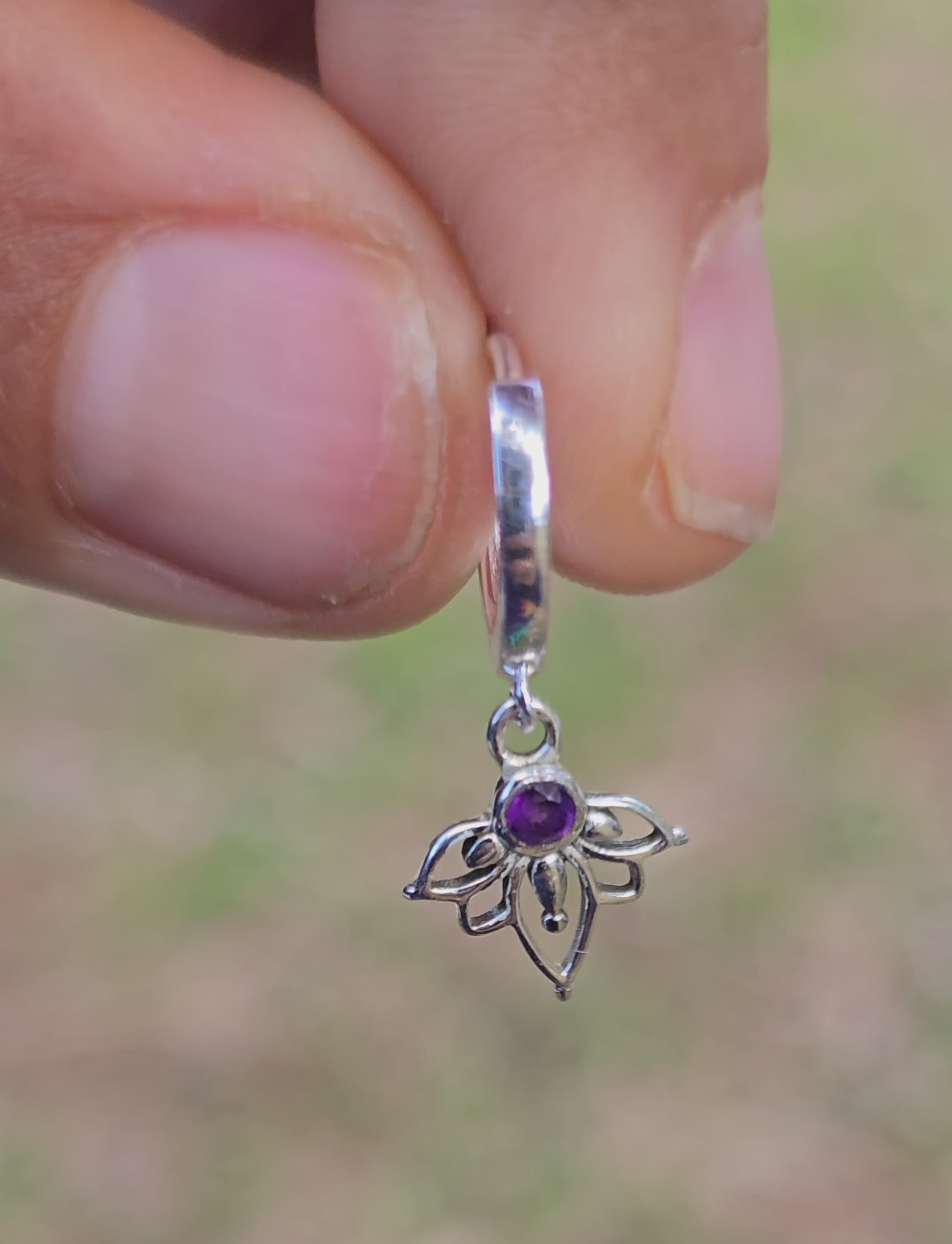 עגילי חישוק לוטוס ענידה קלה בקליק כסף 925